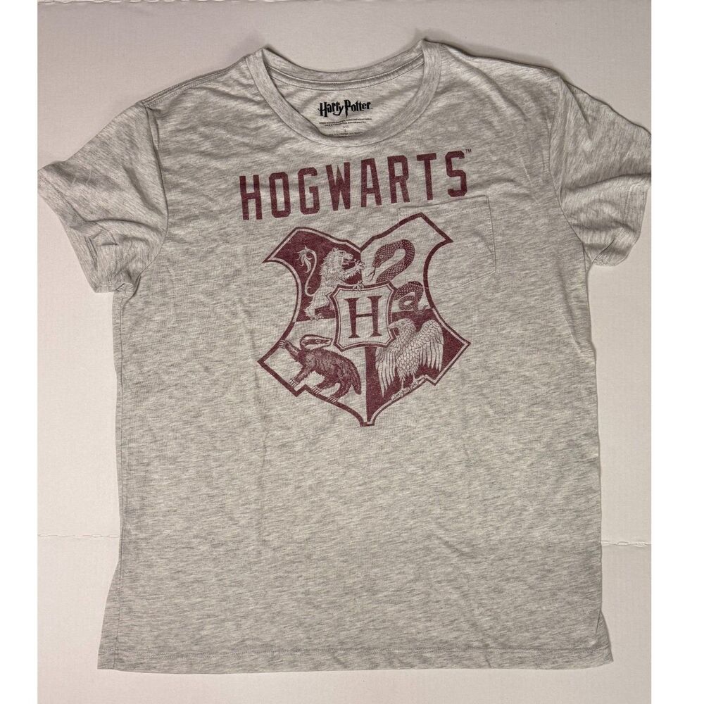 Harry Potter Hogwarts Crest Pocket Tee ⚡ Gray L